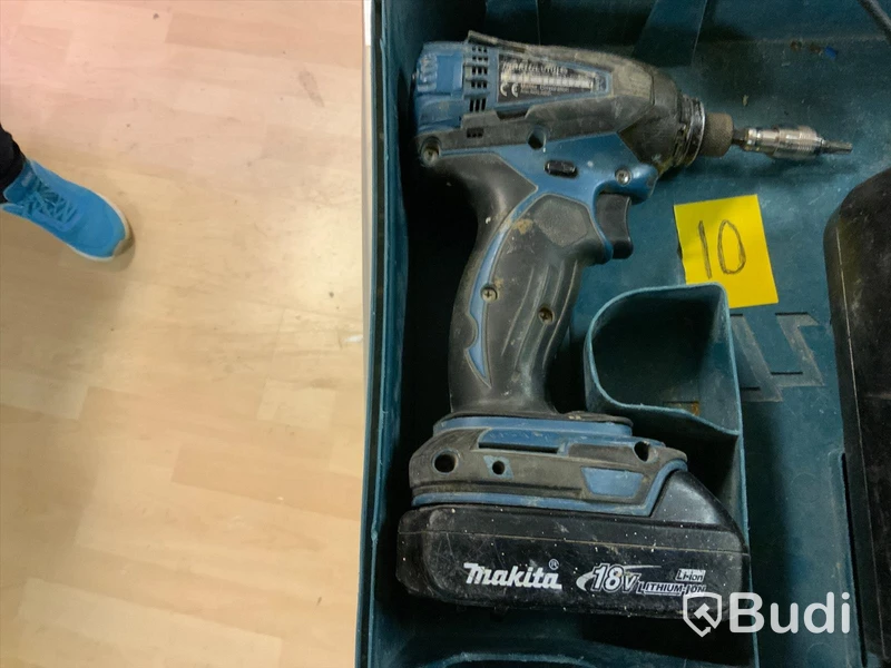 Makita 2 st Skruvdragare DLX 2014Kit 2 st 18 Volt, batteri och laddare