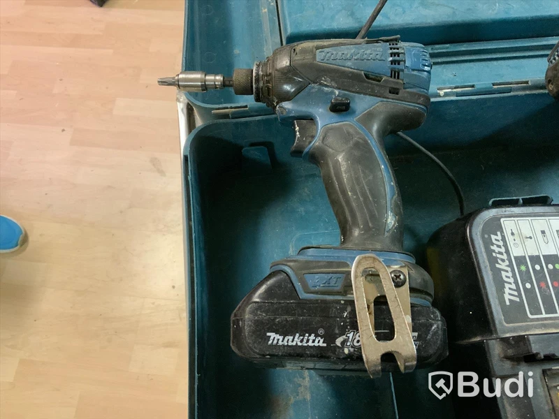Makita 2 st Skruvdragare DLX 2014Kit 2 st 18 Volt, batteri och laddare
