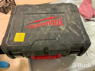 SKRUVDRAGARE. Milwaukee M18 BPP2D-402C Batteri och laddare i väska