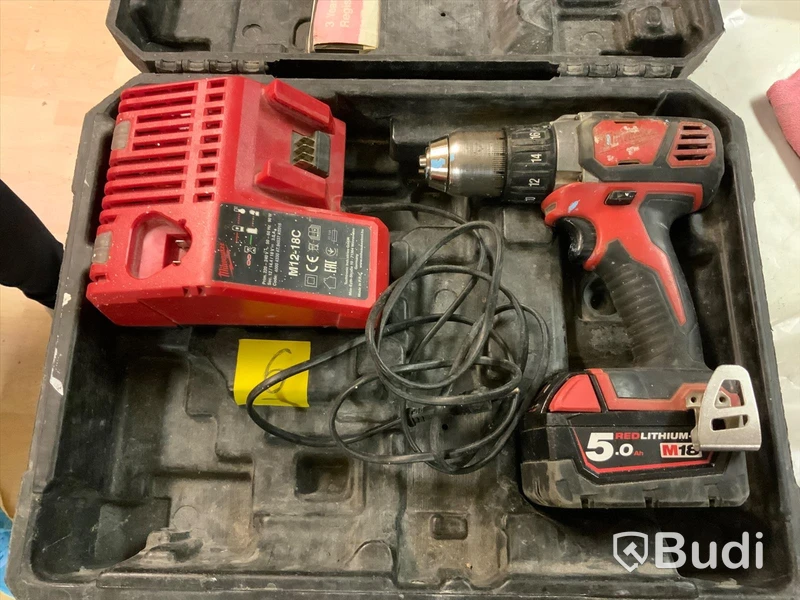 SKRUVDRAGARE. Milwaukee M18 BPP2D-402C Batteri och laddare i väska