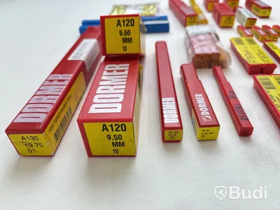 Parti med borrar, olika märken och sorter