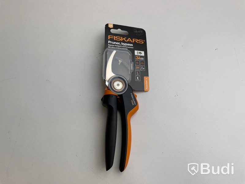 Parti med olika trädgårdsredskap från fiskars, Ord. pris inkl. moms: ca 4000 kr