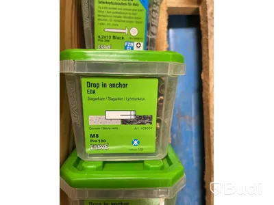 Parti med skruv, spik, plug, bits och nittång. Essve, Ord. pris inkl. moms: ca 28000 kr