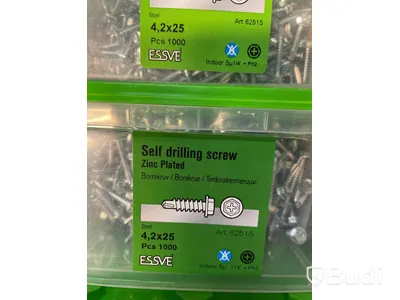 Parti med skruv, spik, plug, bits och nittång. Essve, Ord. pris inkl. moms: ca 28000 kr