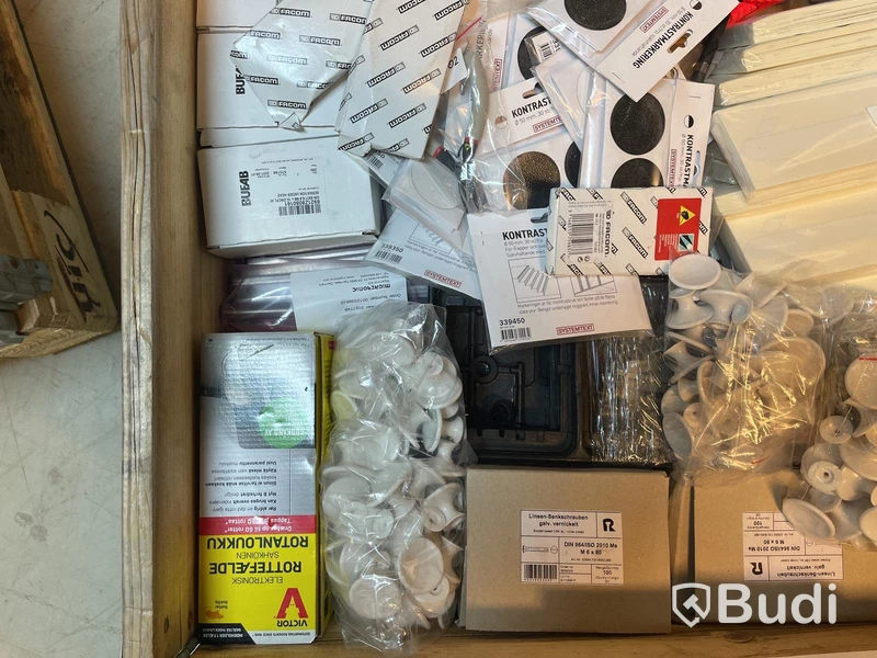 Fyndlåda. Parti med blandade produkter, Ord. pris inkl. moms: ca 30.000 kr