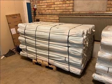 (NY) Parti med byggfolie Triofol. 60 st. rullar. 4x25 m. Tjocklek 0,2 mm. Totalt ord. pris inkl. moms: ca 90 000 kr.