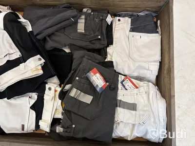 Parti med shorts och 3/4 byxor. Olika storlekar, modeller och märken