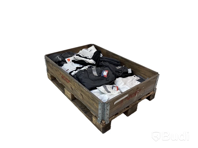Parti med shorts och 3/4 byxor. Olika storlekar, modeller och märken