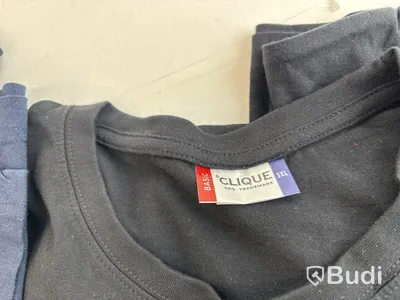 Parti med långärmade T-shirts i olika märken, modeller och storlek