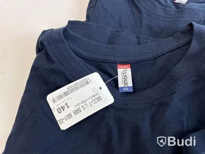 Parti med långärmade T-shirts i olika märken, modeller och storlek