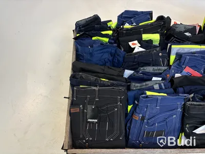 Parti med arbetsbyxor, varseldetaljer på byxbenen. Olika modeller och storlekar