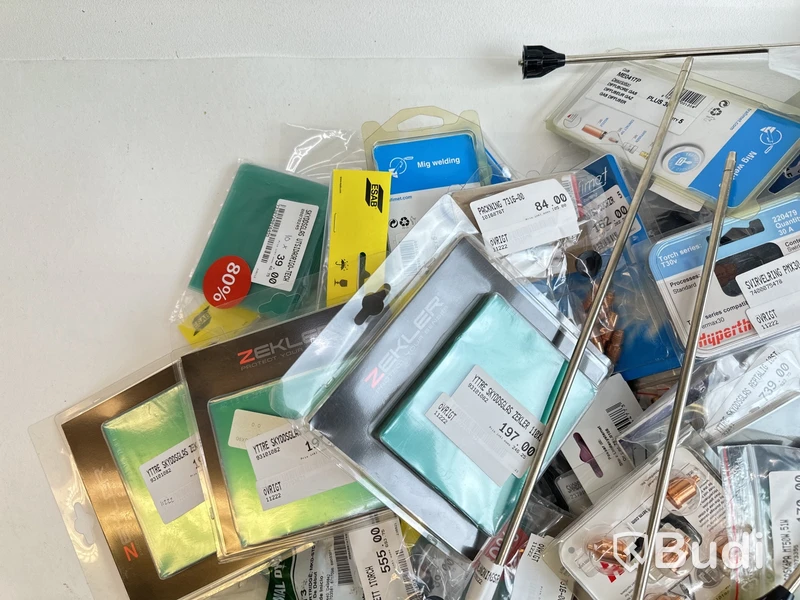 Parti med diverse svetsrelaterade produkter