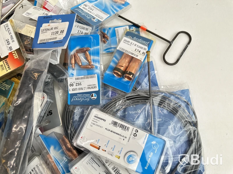 Parti med diverse svetsrelaterade produkter
