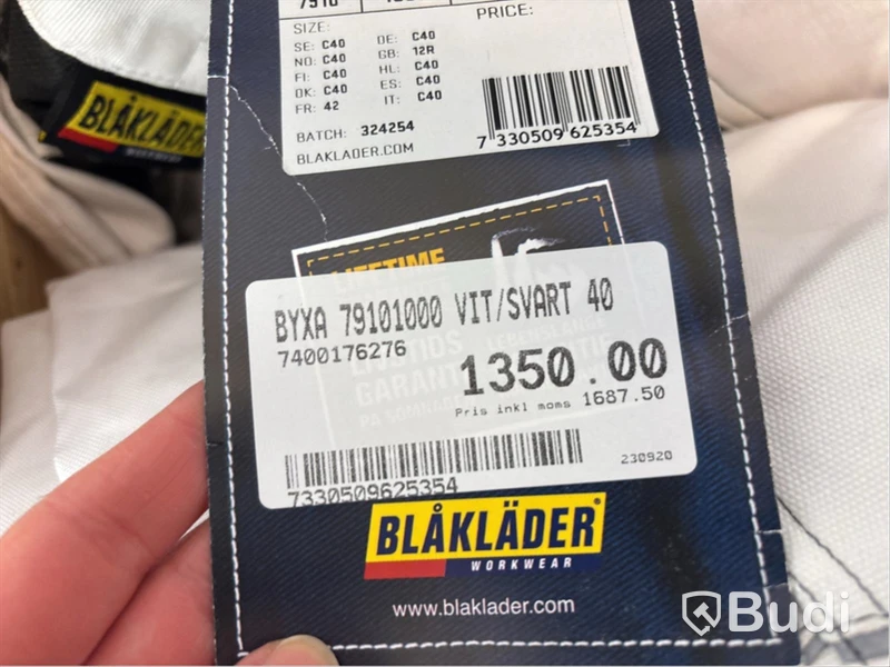 Parti med arbetsbyxor, olika modeller och storlekar