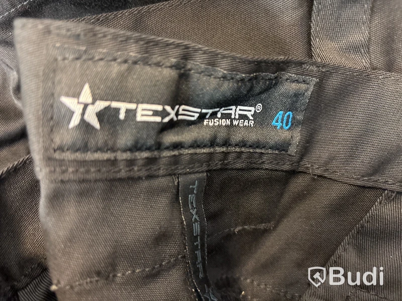 Parti med arbetsbyxor och arbetsshorts, olika modeller och storlekar