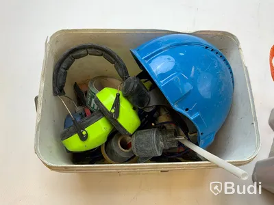 Diverse verktyg spännremmar, bygglampa mm