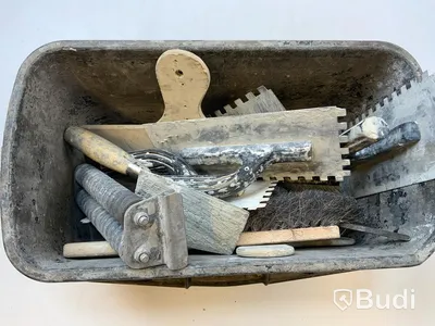 3 hinkar med måleritillbehör