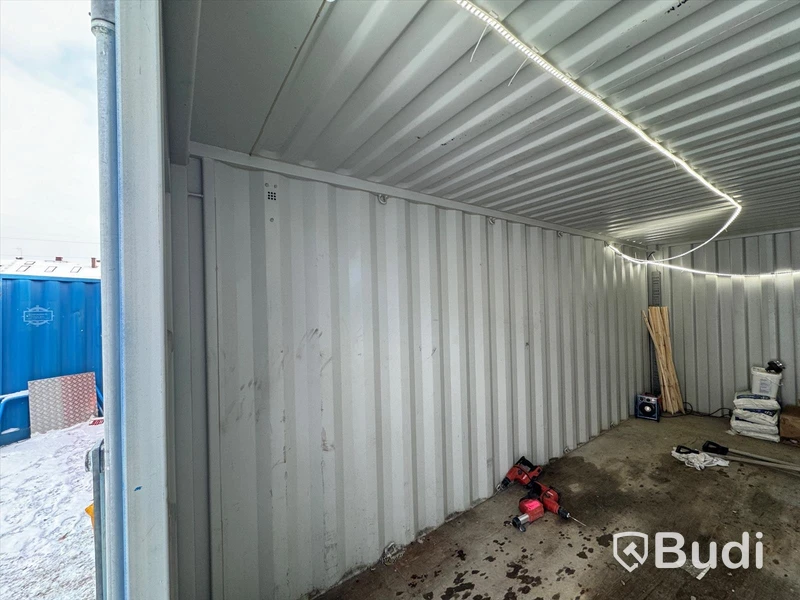 Container, 20 fot inklusive innehåll