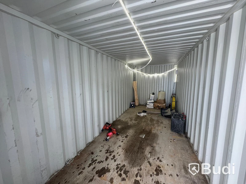 Container, 20 fot inklusive innehåll