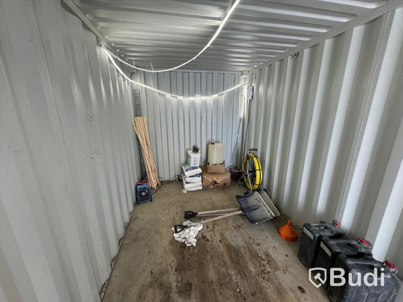 Container, 20 fot inklusive innehåll