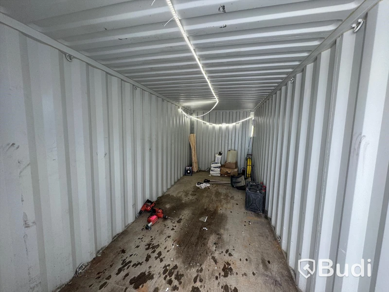 Container, 20 fot inklusive innehåll