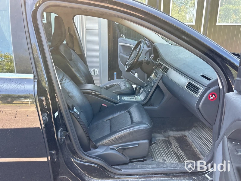 Volvo V70 2.4 D Business Momentum | 27545 mil | 2009