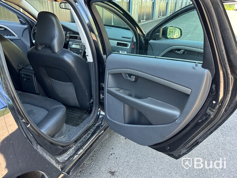 Volvo V70 2.4 D Business Momentum | 27545 mil | 2009