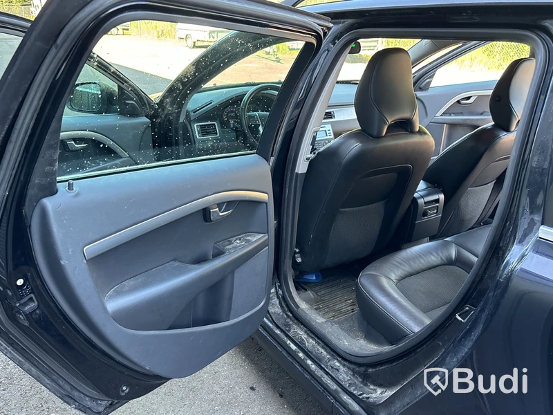 Volvo V70 2.4 D Business Momentum | 27545 mil | 2009