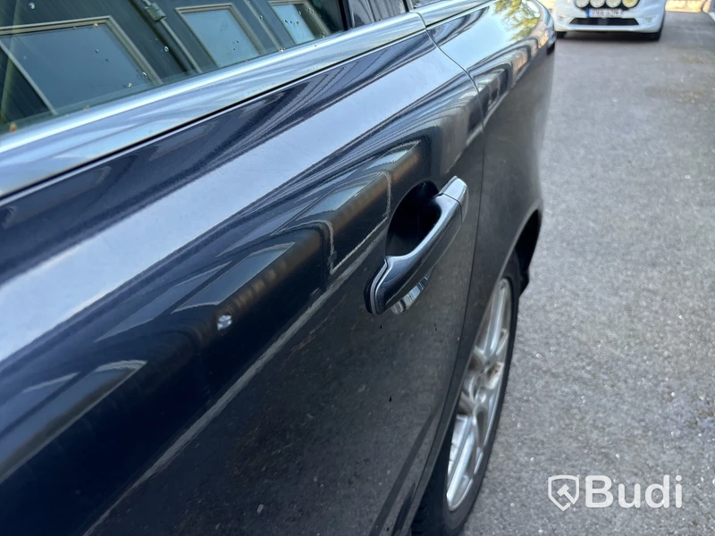 Volvo V70 2.4 D Business Momentum | 27545 mil | 2009