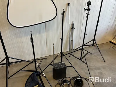 Paket med fotostativ, reflektor m.m