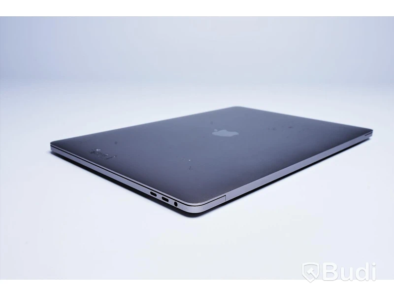 Macbook pro - 15 tum, 2018, Apple, 256 GB HD, 16 GB Core 17 2,2 GHz, inkl laddare.