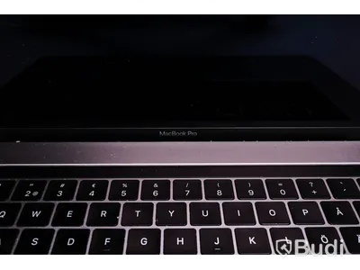 Macbook pro - 15 tum, 2018, Apple, 256 GB HD, 16 GB Core 17 2,2 GHz, inkl laddare.