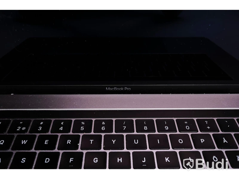 Macbook pro - 15 tum, 2018, Apple, 256 GB HD, 16 GB Core 17 2,2 GHz, inkl laddare.