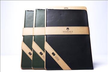 Skydd till Macbook 3st - Woolnut Leather Folio for Macbook 16". Ny, Obruten förpackning.