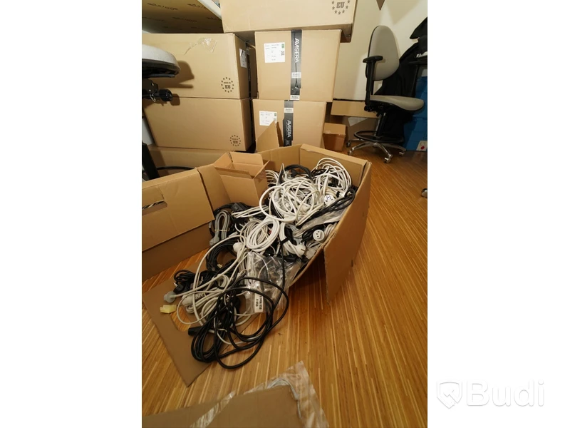 Låda med div adapterkabel