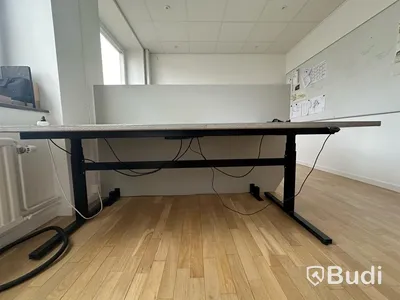 2 st skrivbord, LINAK, 200x100 cm