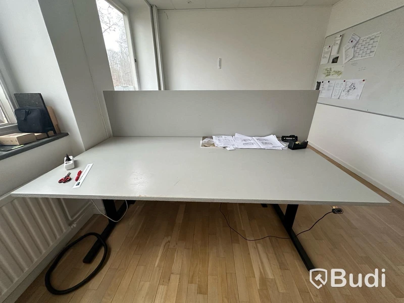 2 st skrivbord, LINAK, 200x100 cm