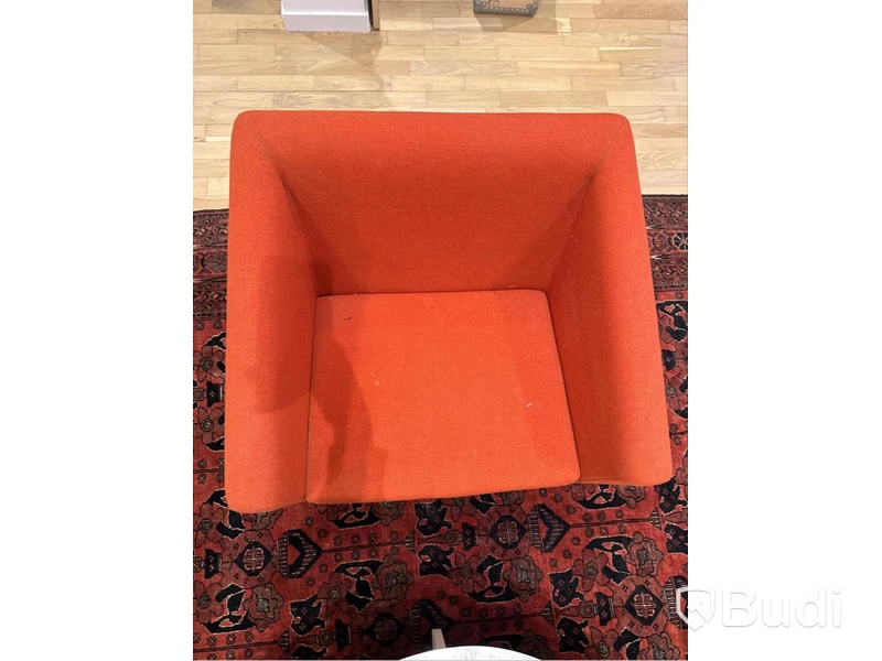 2 st soffor Offert, 2 st fåtöljer Scandiform, bord
