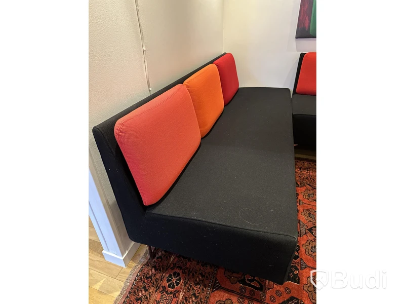 2 st soffor Offert, 2 st fåtöljer Scandiform, bord