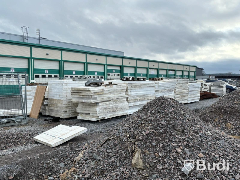 Garagehall med 14 portar - (52,5 x 10 m)