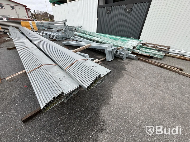 Garagehall med 14 portar - (52,5 x 10 m)