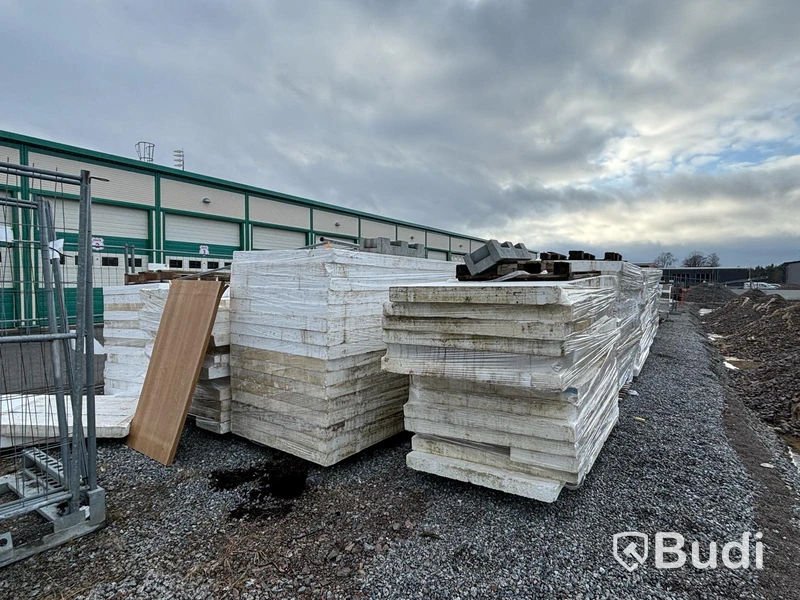 Garagehall med 14 portar - (52,5 x 10 m)
