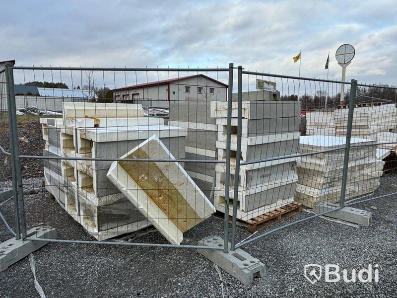 Garagehall med 14 portar - (52,5 x 10 m)