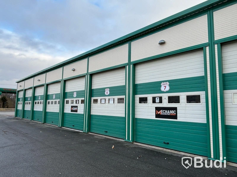 Garagehall med 14 portar - (52,5 x 10 m)