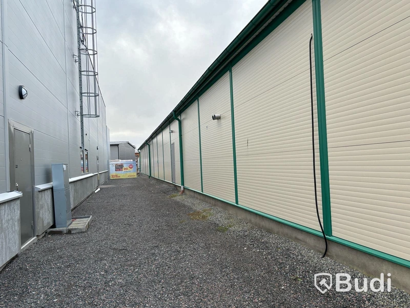 Garagehall med 14 portar - (52,5 x 10 m)