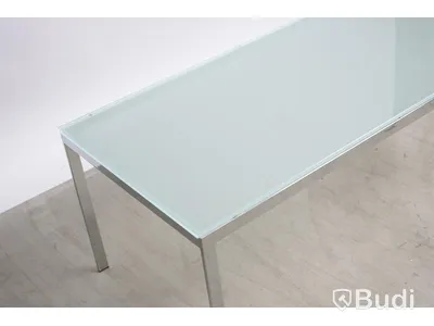 Soffbord - glas och metall. b 110 x d 55 x h 45 cm.