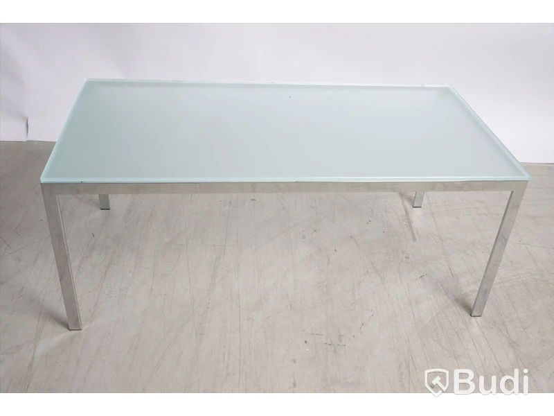 Soffbord - glas och metall. b 110 x d 55 x h 45 cm.
