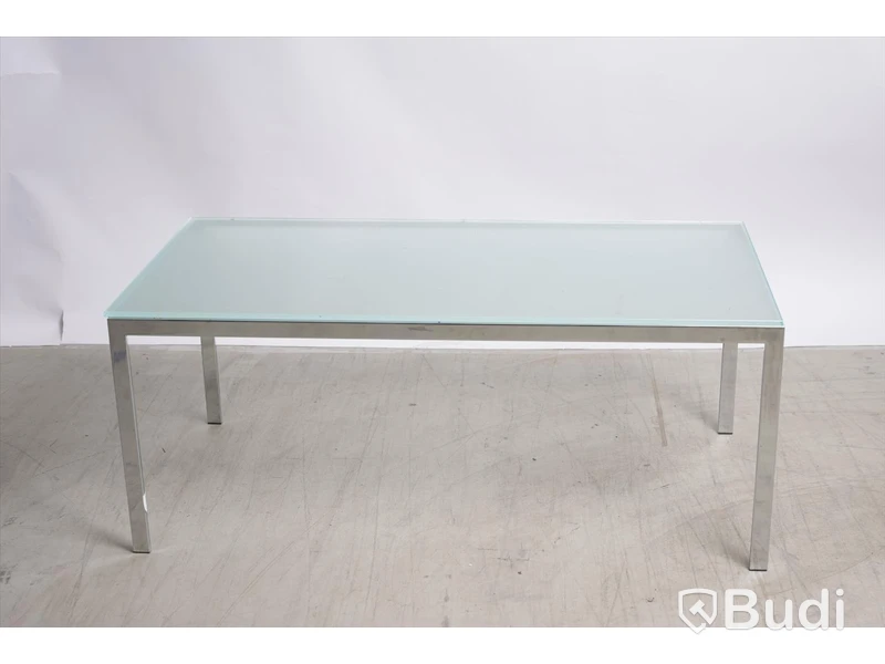 Soffbord - glas och metall. b 110 x d 55 x h 45 cm.
