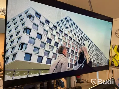 2 St 75” Samsung pro skärm med case