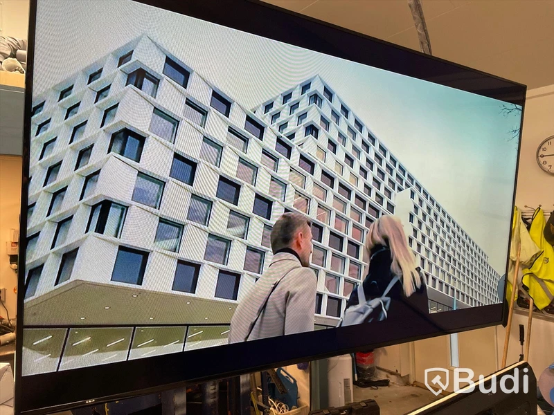 2 St 75” Samsung pro skärm med case